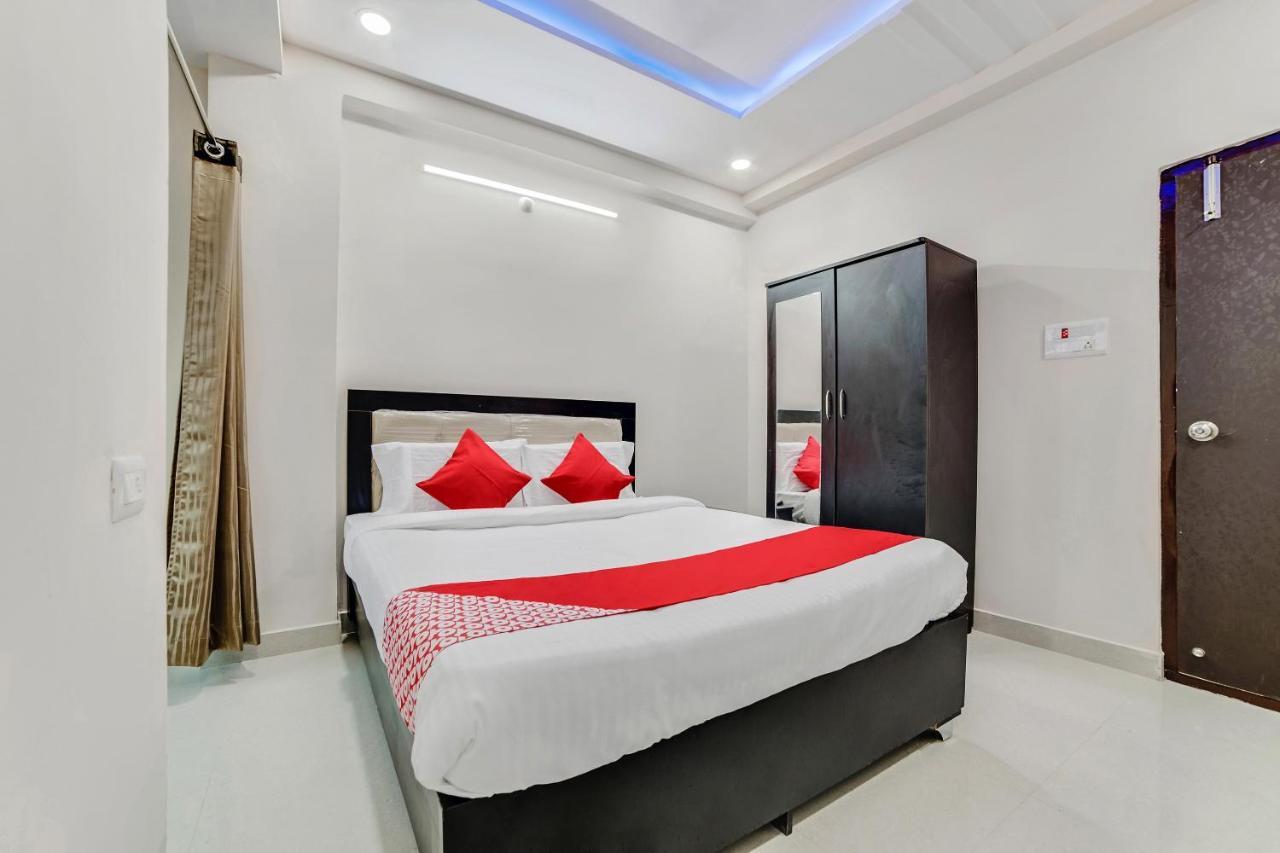 Vaccinated Staff- Oyo Flagship 60526 Five Star Grand Shamshabad Exterior photo