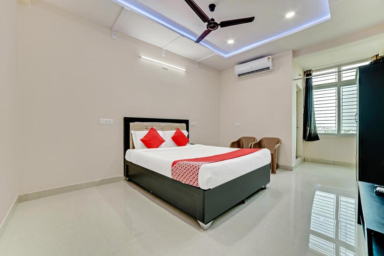 Vaccinated Staff- Oyo Flagship 60526 Five Star Grand Shamshabad Exterior photo